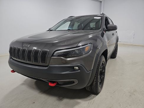 Used 2020 Jeep Cherokee Trailhawk w/ Cold Weather Group AWD/4WD image 1