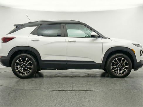 Used 2025 Chevrolet TrailBlazer LT FWD image 11