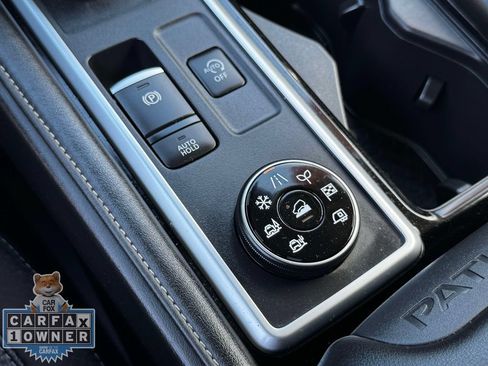 Used 2025 Nissan Pathfinder SL AWD/4WD image 33