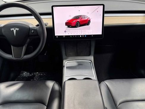 Used 2023 Tesla Model Y Long Range image 16