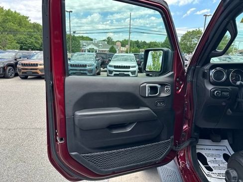 Used 2021 Jeep Wrangler Unlimited Sahara AWD/4WD image 22