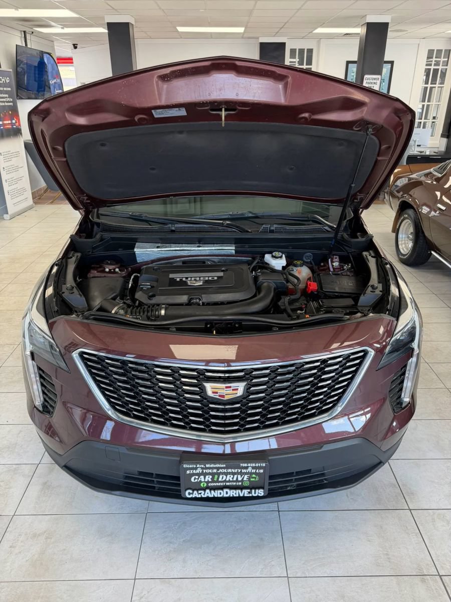Used 2023 Cadillac XT4 Luxury w/ Cold Weather Package FWD image 32