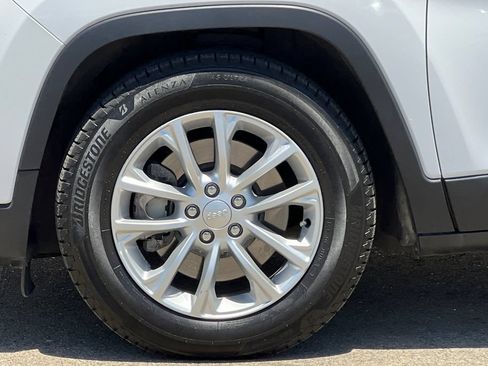 Used 2019 Jeep Cherokee Latitude w/ Popular Appearance Group FWD image 26