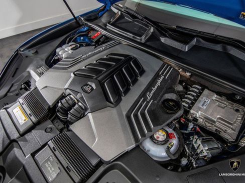 Used 2025 Lamborghini Urus SE image 10