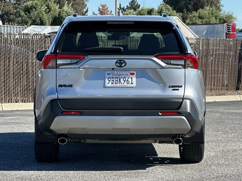 Used 2022 Toyota RAV4 Limited image 5