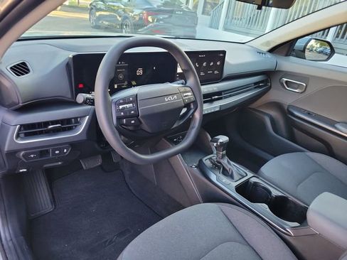 Used 2025 Kia K4 LXS FWD image 11