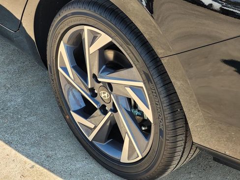 New 2025 Hyundai Elantra Limited image 5