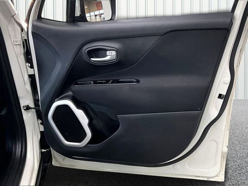 Used 2019 Jeep Renegade Latitude image 26