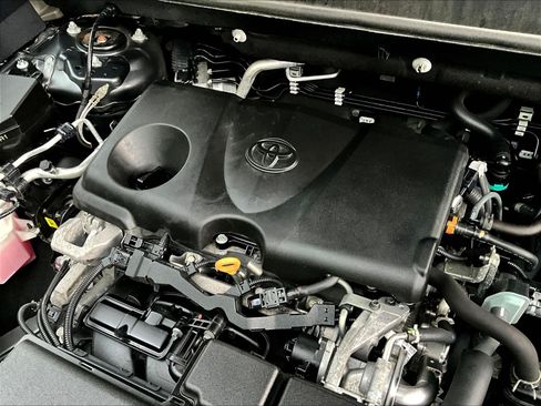 Used 2021 Toyota RAV4 XLE w/ Convenience Package AWD/4WD image 31