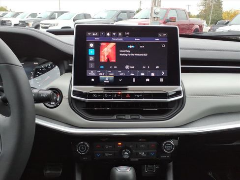 Used 2024 Jeep Compass Limited image 19