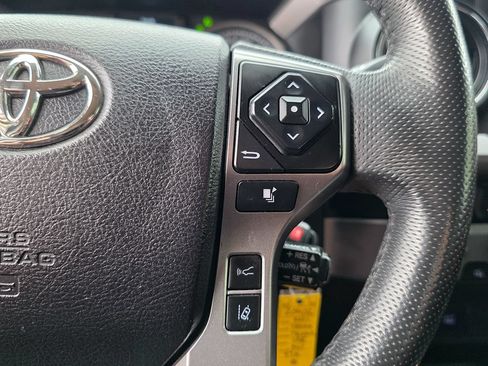 Used 2021 Toyota Tacoma SR5 AWD/4WD image 35