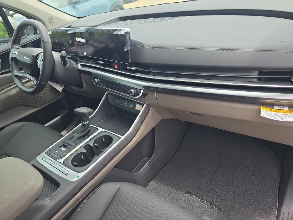 New 2027 Kia Carnival FWD image 11