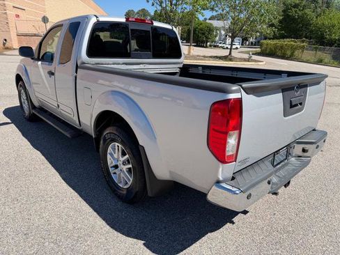 Used 2016 Nissan Frontier SV w/ SV Value Truck Package AWD/4WD image 5