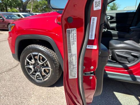 Used 2025 Jeep Compass Trailhawk AWD/4WD image 28