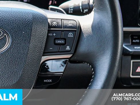 Used 2025 Toyota Camry SE image 36