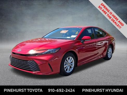 Used 2025 Toyota Camry LE image 4