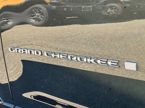 Used 2023 Jeep Grand Cherokee Overland w/ Adv Protech Group III AWD/4WD image 42