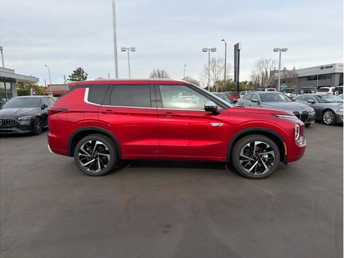 Used 2025 Mitsubishi Outlander SEL image 4