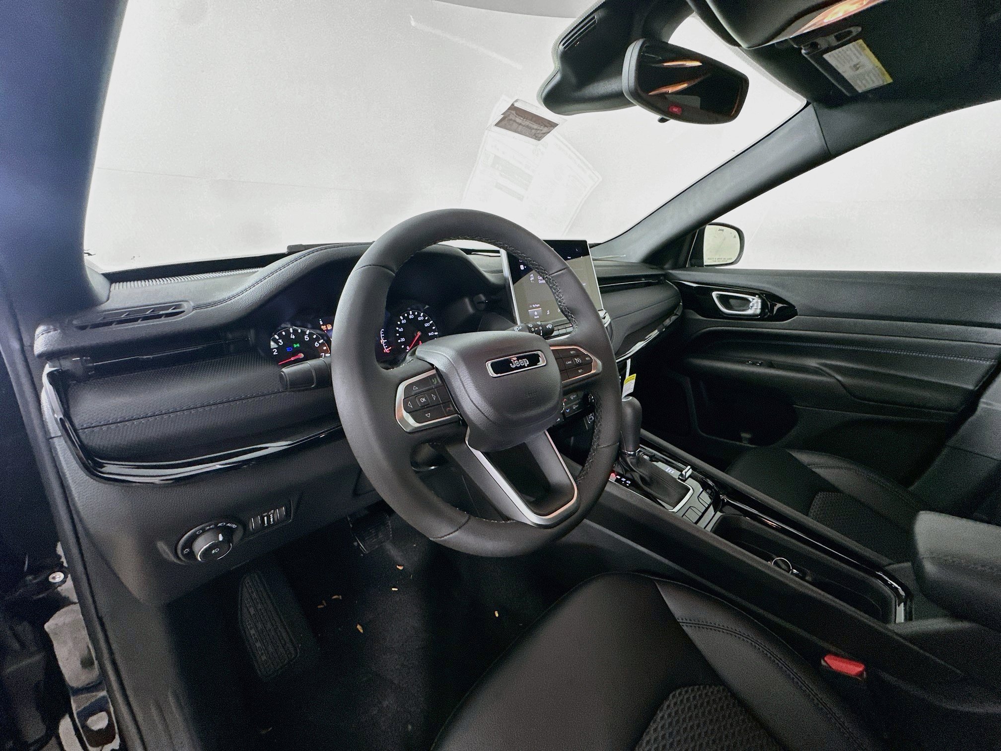 Used 2026 Jeep Compass Latitude AWD/4WD image 9