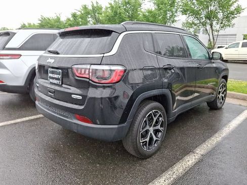 Used 2024 Jeep Compass Latitude AWD/4WD image 4