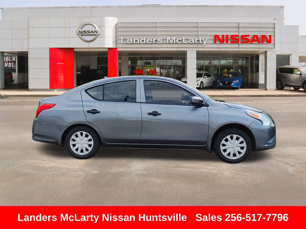 Used 2017 Nissan Versa S FWD image 2