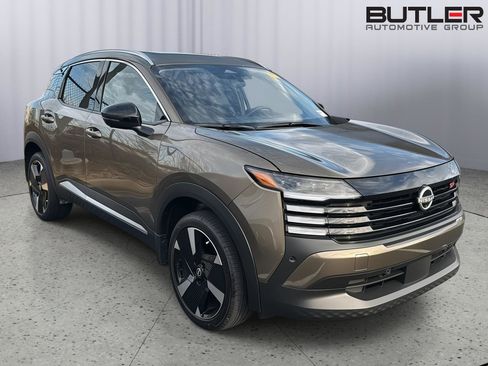 Used 2026 Nissan Kicks SR w/ SR Premium Package image 5