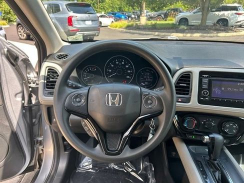 Used 2020 Honda HR-V LX image 14