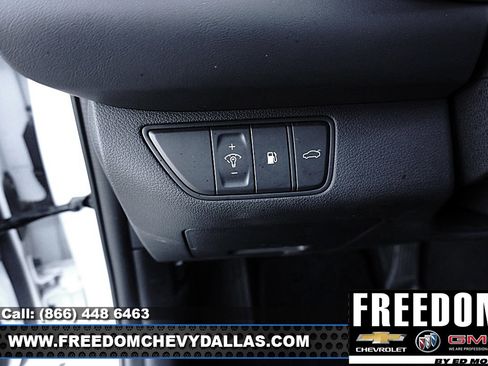 Used 2025 Genesis G70 2.5T image 24