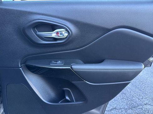 Used 2023 Jeep Cherokee Altitude Lux image 54