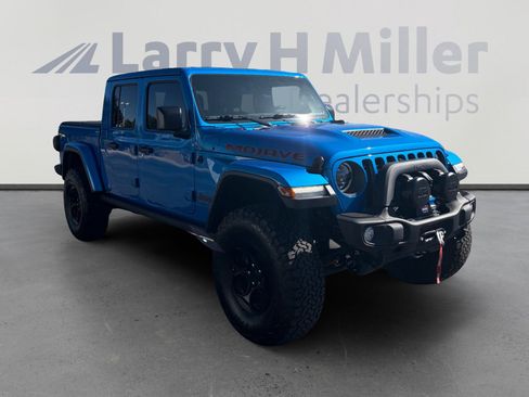 Used 2023 Jeep Gladiator Mojave w/ LED Lighting Group AWD/4WD image 7