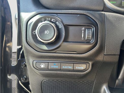 Used 2023 Jeep Wrangler Unlimited Sahara AWD/4WD image 10