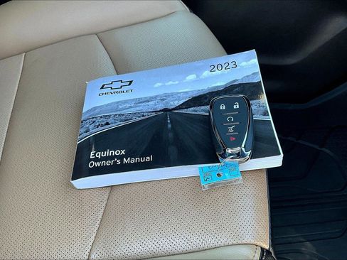 Used 2023 Chevrolet Equinox Premier image 12