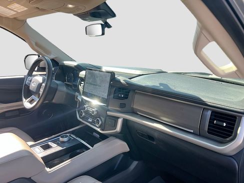 Used 2024 Ford Expedition XLT image 30