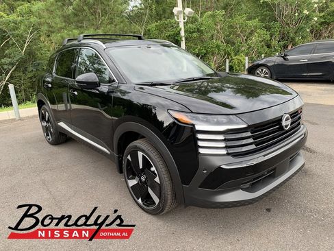 New 2025 Nissan Kicks SR image 1