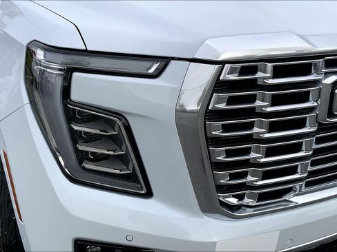 New 2026 GMC Yukon Denali w/ Sun & Power Step Package AWD/4WD image 13