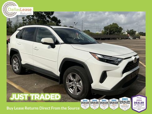 Used 2022 Toyota RAV4 XLE w/ Convenience Package FWD image 1