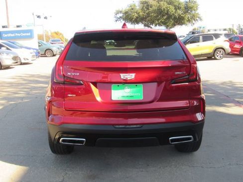 Used 2024 Cadillac XT4 Premium Luxury image 7