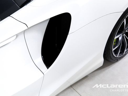 Used 2025 McLaren Artura Spider image 30
