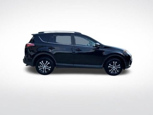 Used 2017 Toyota RAV4 LE FWD image 2
