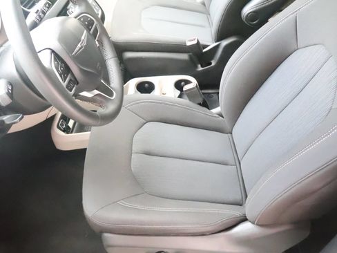 Used 2023 Chrysler Voyager LX FWD image 23