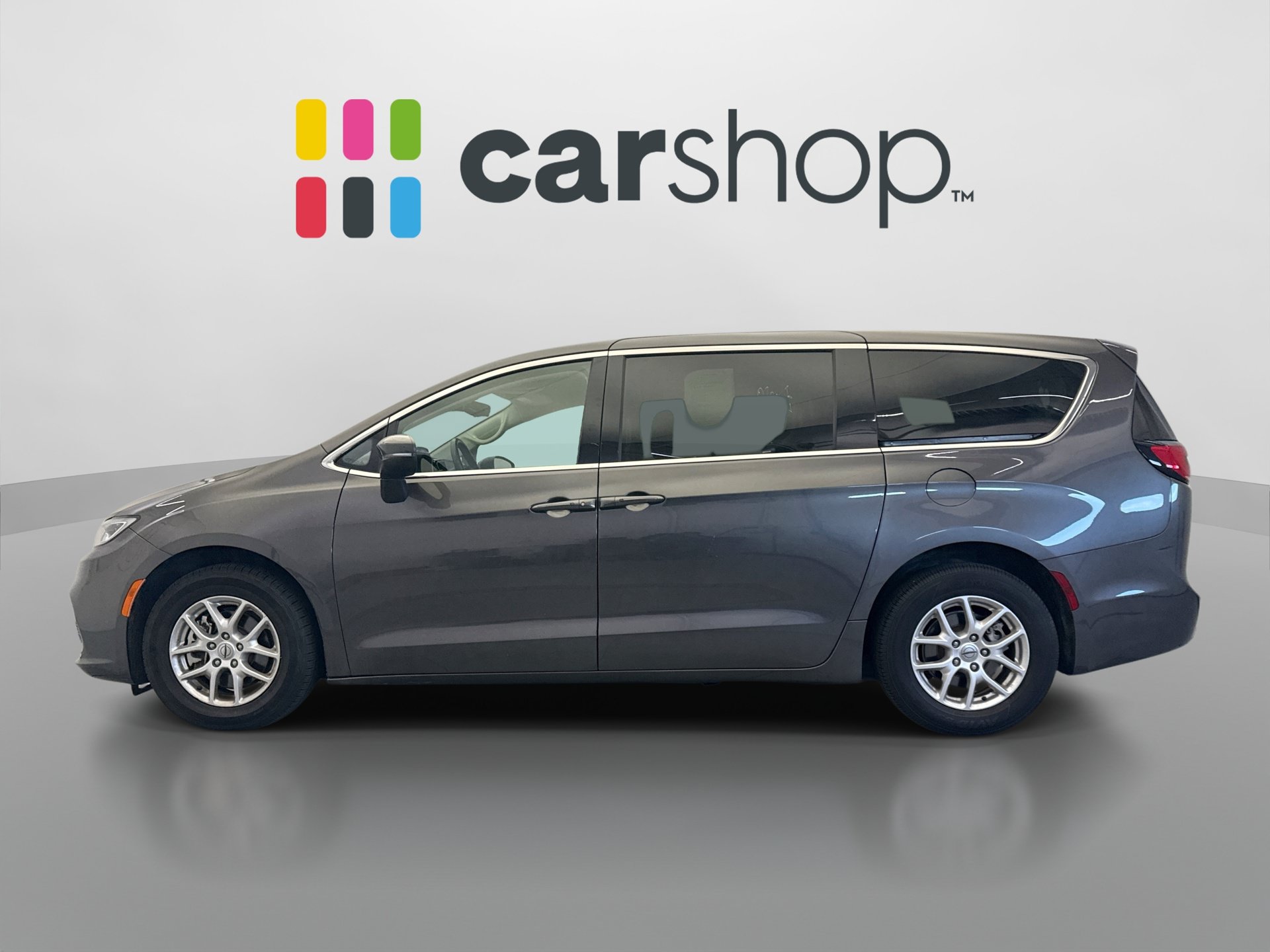 Used 2023 Chrysler Pacifica Touring-L FWD image 2