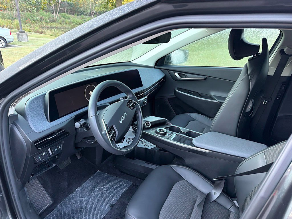 Used 2024 Kia EV6 Light RWD image 9