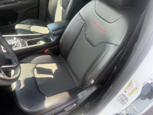 Used 2025 Jeep Compass Trailhawk AWD/4WD image 18