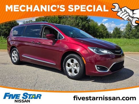 Used 2017 Chrysler Pacifica Touring-L Plus w/ Advanced Safetytec Group FWD image 1