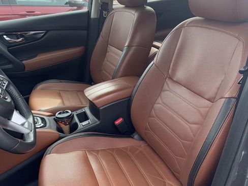 Used 2017 Nissan Rogue SL w/ SL Premium Package image 5