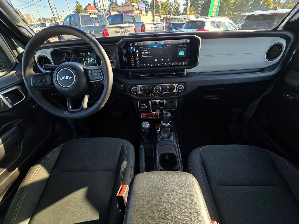 Used 2024 Jeep Wrangler Unlimited AWD/4WD image 18