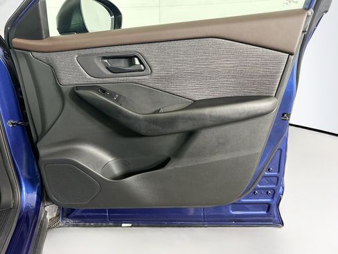 Used 2023 Nissan Rogue S image 31