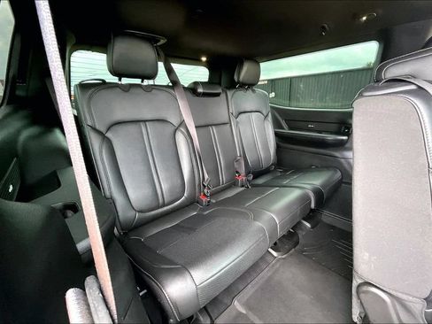 Used 2024 Jeep Wagoneer Series II w/ Flexible Seating Group RWD image 28