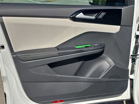 New 2026 Volkswagen Taos S image 12