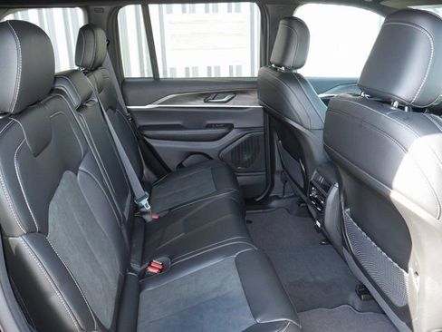 New 2026 Jeep Grand Cherokee Altitude image 21